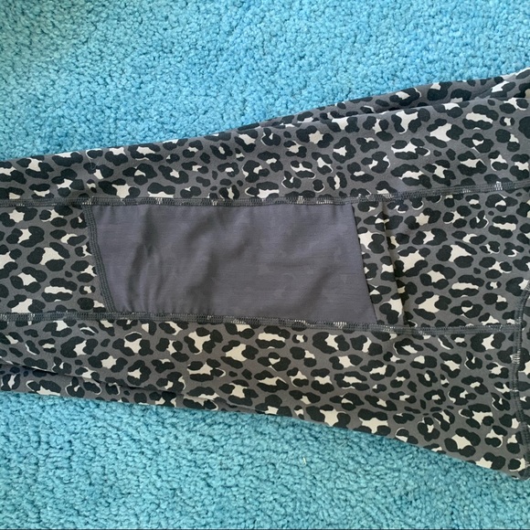 Mila High Waisted Pocket Capri Cheetah/Leopard - Picture 4 of 5